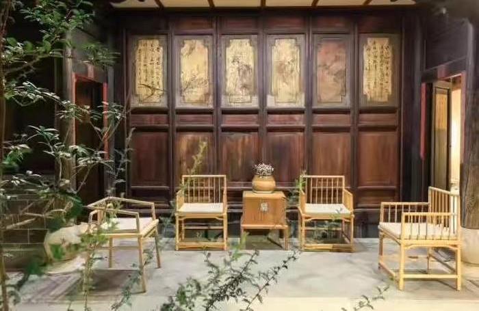 Sitzbereich, Yuanshe Dong Cheng Wai Guesthouse, Jianshui, China Rundreise