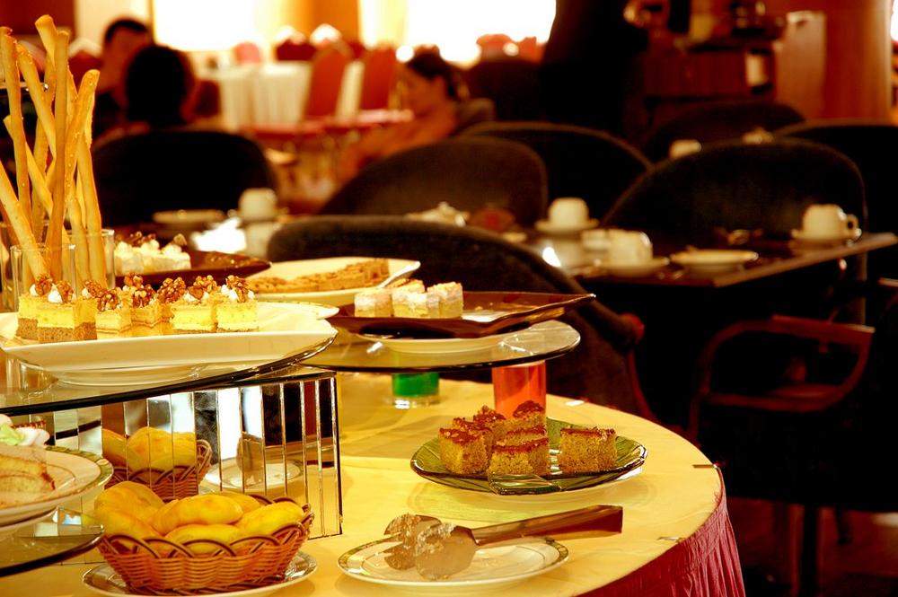 Büffet im Restaurant, Hongfu Hotel, Aksu, China Rundreise