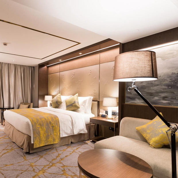 Suite, Golden Tulip Shanghai Rainbow Hotel, China Rundreise