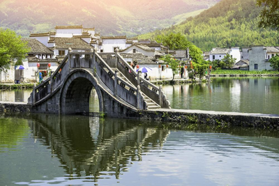 Brücke in Hongcun, China Naturreise, Kultur