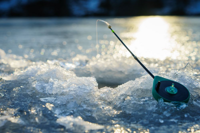 Eisfischen, Chagan See, China Winterreise