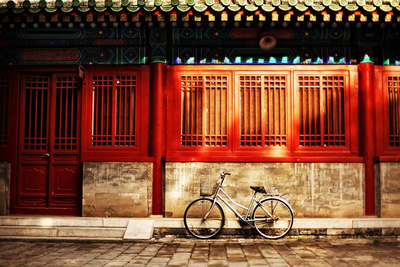 Fahrrad in einem Hutong, Peking, China Reisen