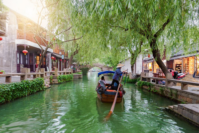 Kanal im Wasserdorf Tongli, China Reisen
