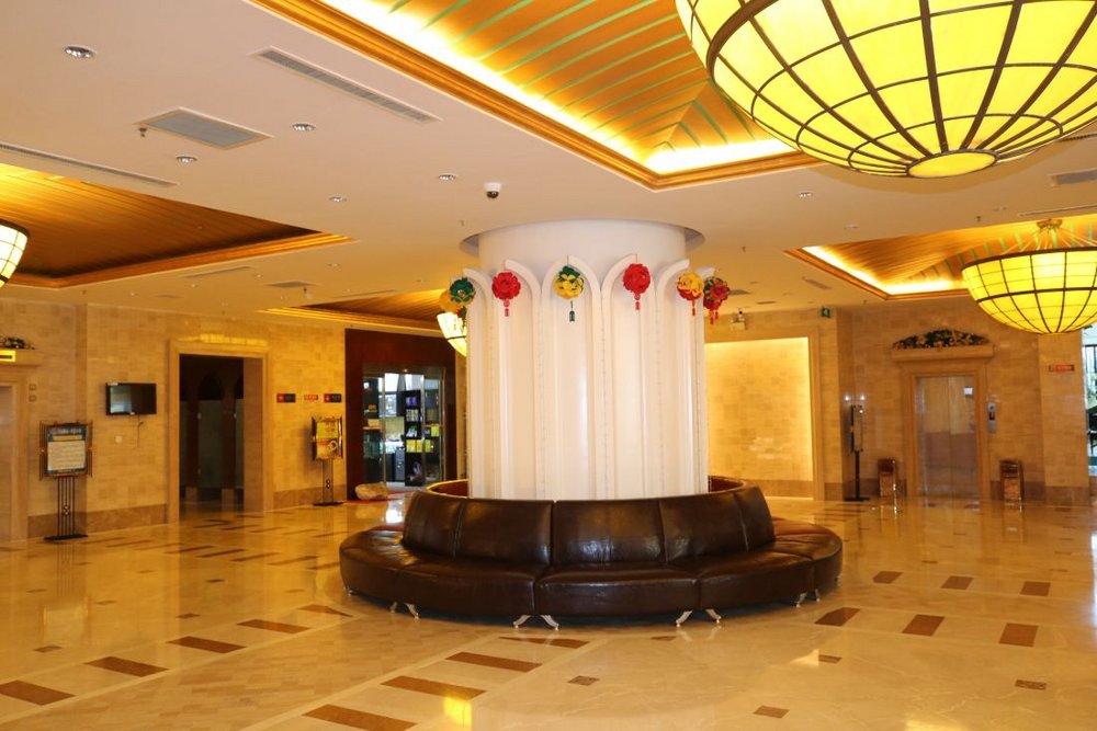 Eingangsbereich, Kangcheng Jianguo, Korla, China Rundreise