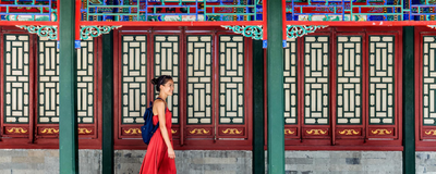Touristin in Peking, China Rundreise