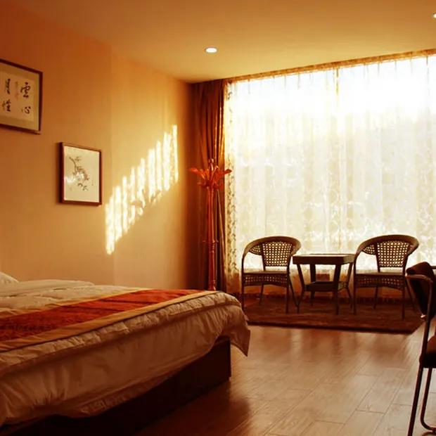 Kingsize Bett, Mancheng Binshe Hotel, Qufu, China Rundreise
